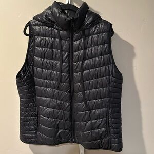 Old Navy Women’s Puffer Vest. XL